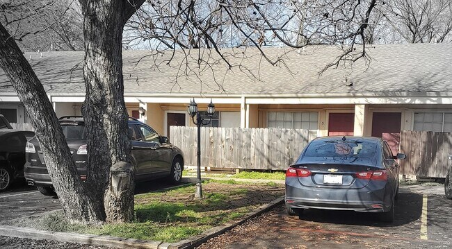 Side - 708 Magnolia St