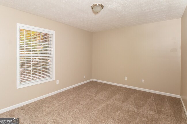 Building Photo - 127 Kingswood Dr