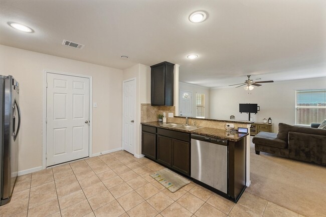 Building Photo - 2202 Cherryville Dr