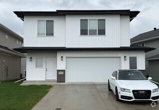 Building Photo - 4-bedroom, 3-bathroom South Fargo Single-F...