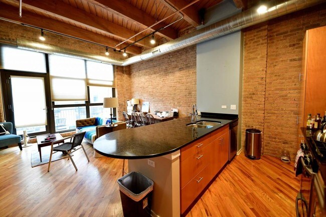 Primary Photo - 1040 W Adams #426