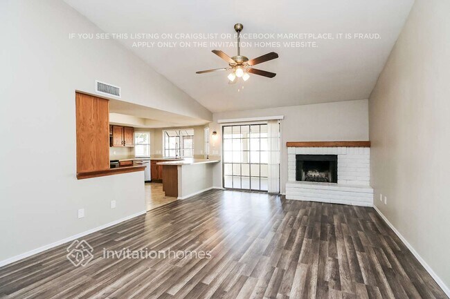 Building Photo - 3338 E Grove Ave