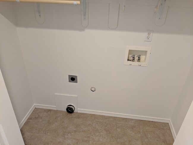 Building Photo - Hayden Idaho Condo