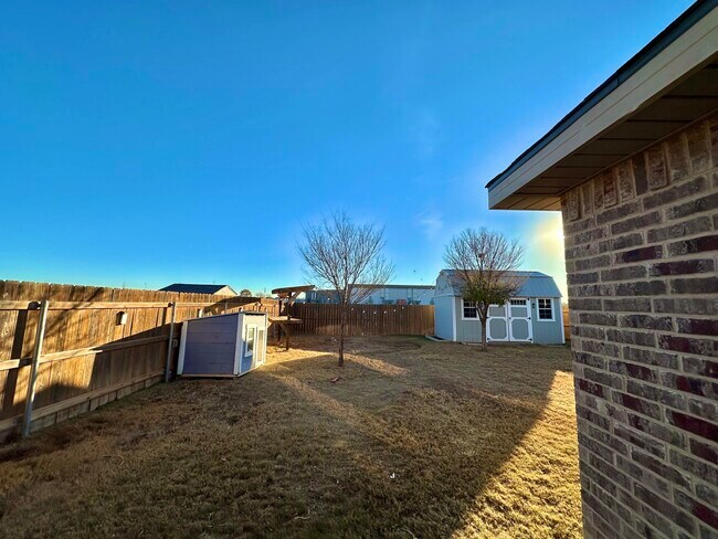 Building Photo - 10411 Valencia Ave