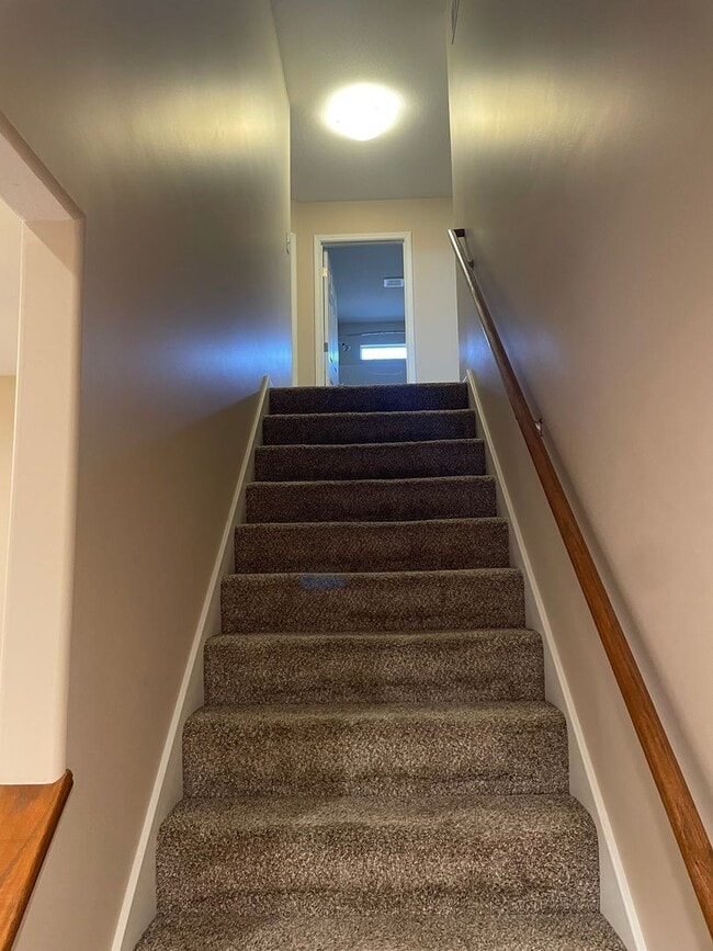 Building Photo - 4 bed/ 3 1/2 bath