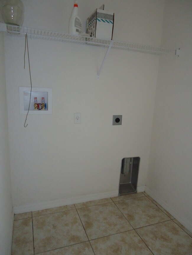 Building Photo - Bella Pointe-4044 Marina Isle Dr Kissimmee...