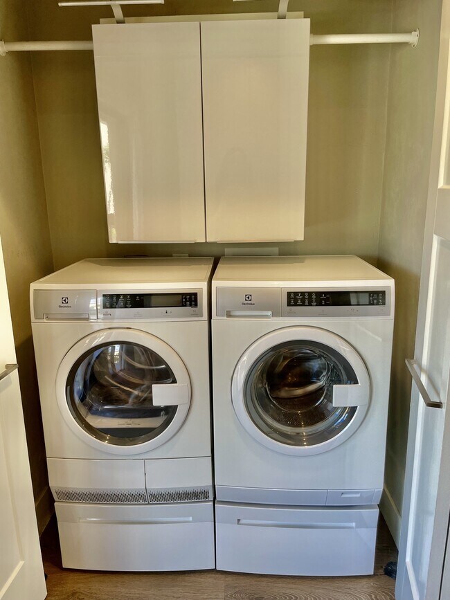 Building Photo - 15493 Admiralty Cir
