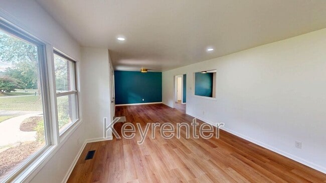 Building Photo - 424 Bridge View Ln