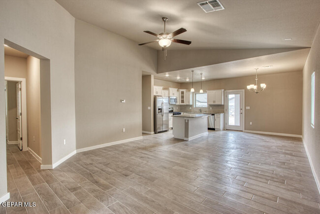 Building Photo - 14929 Tierra Crystal Ave