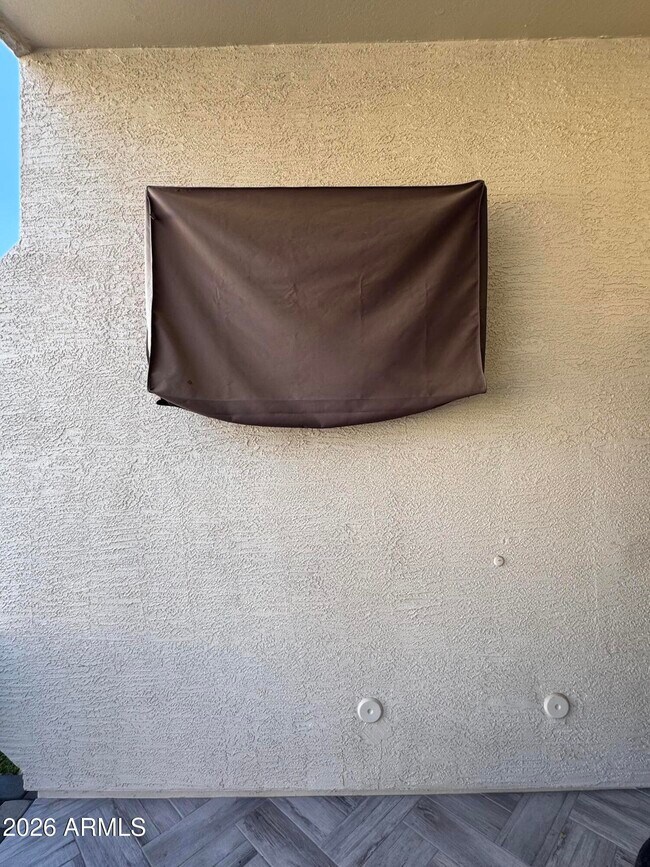 Building Photo - 734 E Kelsi Ave