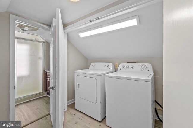 Building Photo - 2528 Wendover Rd