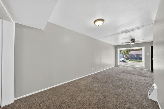 Building Photo - Section 8 Accepted