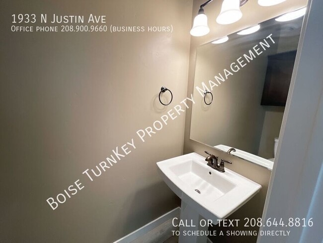 Building Photo - 1933 N Justin Ave