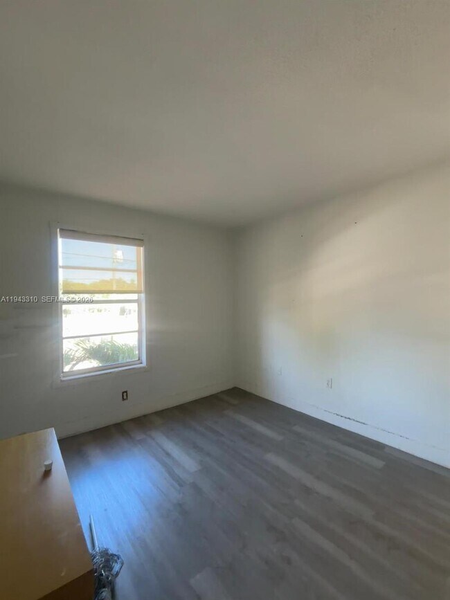 Building Photo - 1320 SW 6th St