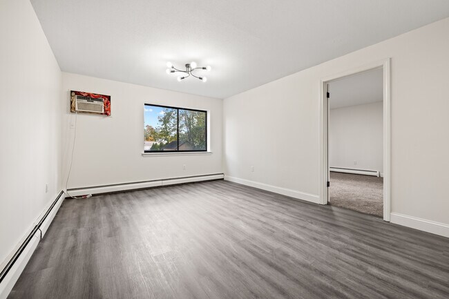 Building Photo - 18 Signor St