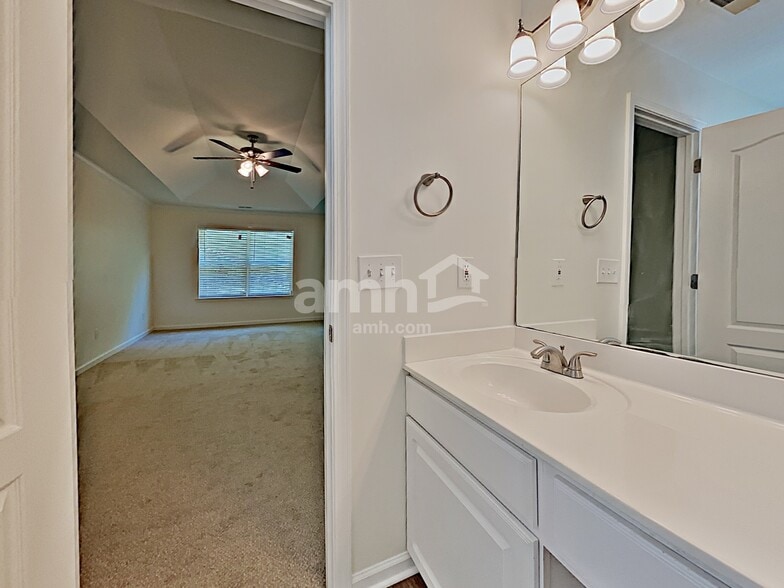 Building Photo - 836 Topaz Valley