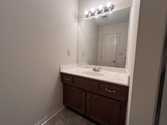 Building Photo - 4024 Palmetto Dr