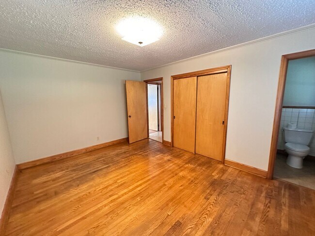 Building Photo - Graham area