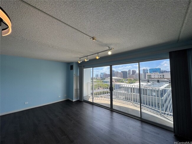 Building Photo - 710 Lunalilo St