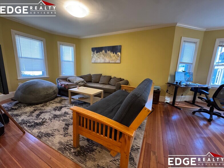 Building Photo - 136 Summer St