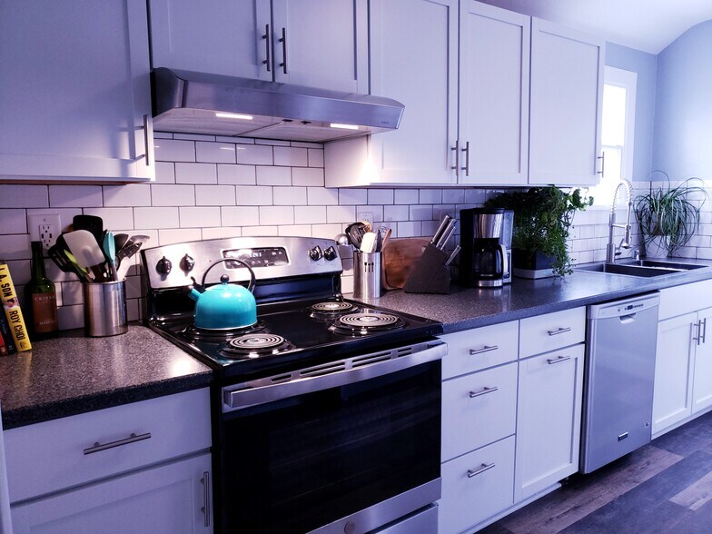Remodeled Kitchen - 2439A S Austin St