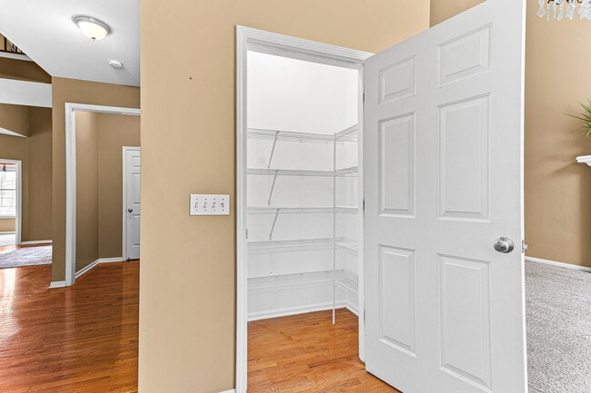 Building Photo - 49896 Parkside Dr