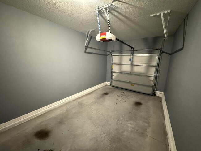 Building Photo - Your Dream Home Awaits in the Heart of Dav...