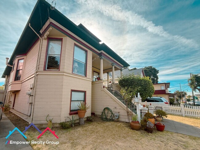 Building Photo - 2620 Santa Clara Ave