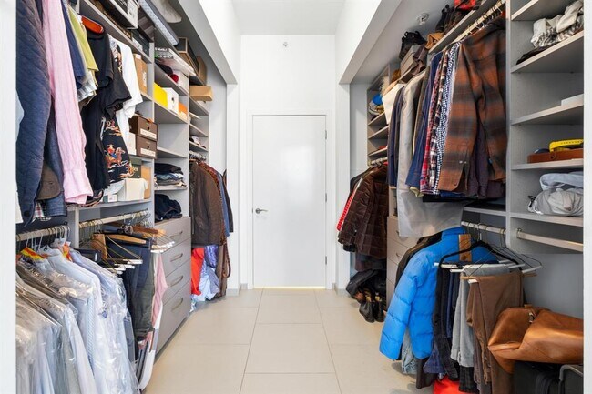 Building Photo - 360 Nueces St