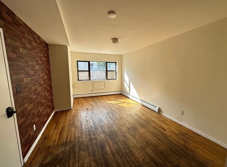 Building Photo - 94 Harman St