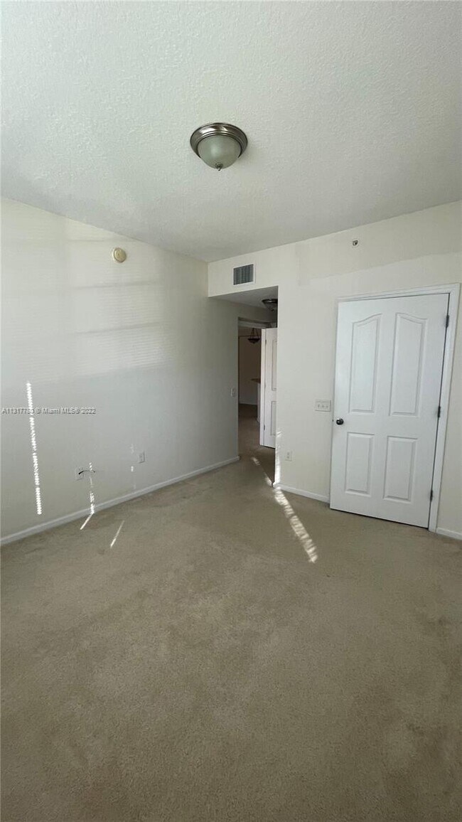 Building Photo - 9887 Baywinds Blvd