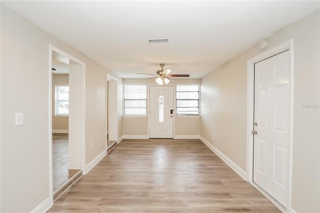Building Photo - 832 Bethune Dr