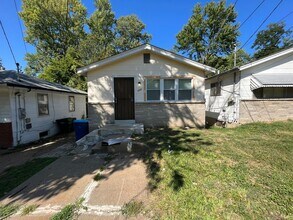 Building Photo - Renovated Two Bedroom One Bath Home Coming...