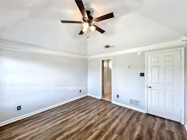 Building Photo - 5240 Shady Ridge Dr