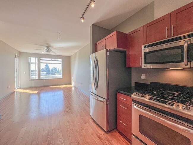 Building Photo - 2Bd/2Ba Burien Condo