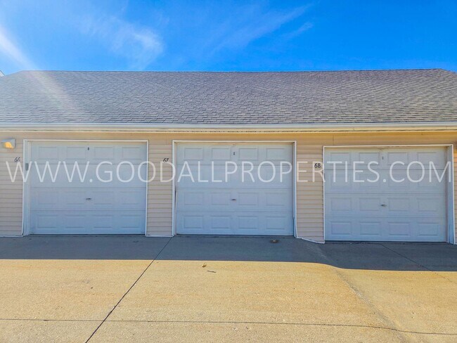 Building Photo - Spring Move-in special; 2 Bedroom 2 Bath Condo on the Ground level with detached garage!