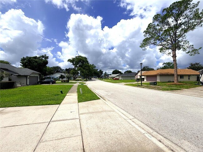 Building Photo - 309 Buttonwood Dr