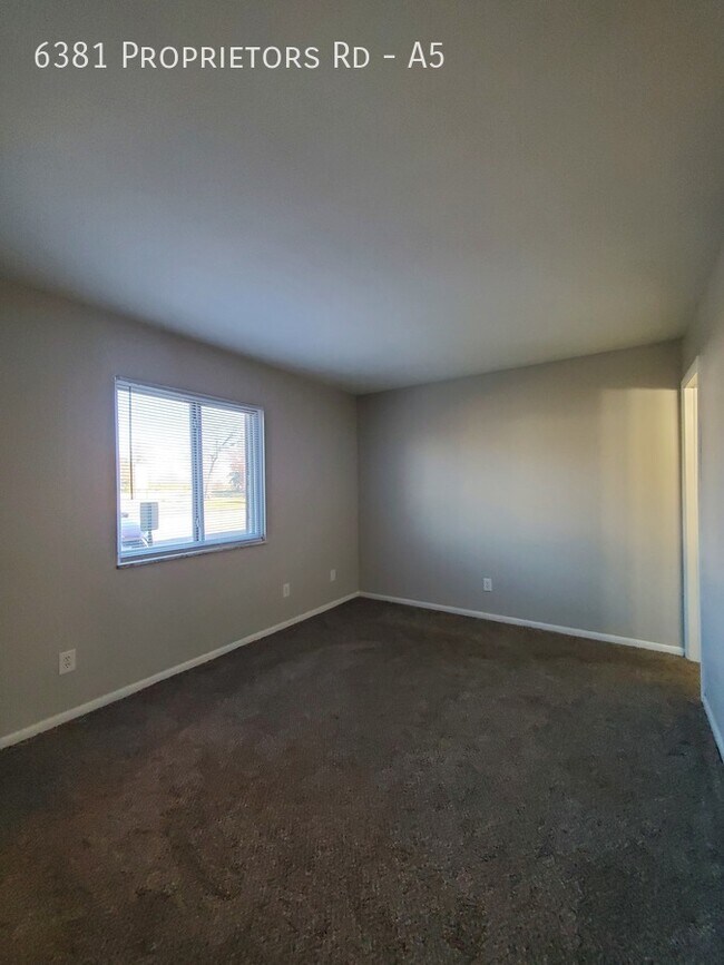Building Photo - 3 Bedroom 2 Bath Apartment in Worthington