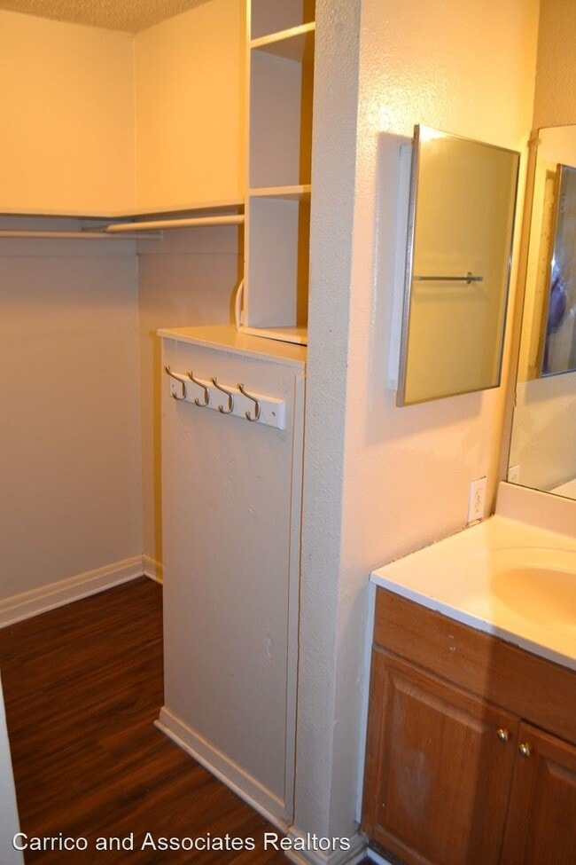 Building Photo - 1 br, 1 bath House - 2013 Willowwood