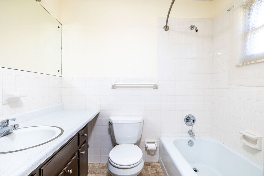 Building Photo - 908 Dartford Rd