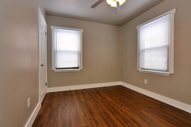 Building Photo - 1025 N 50th Ave