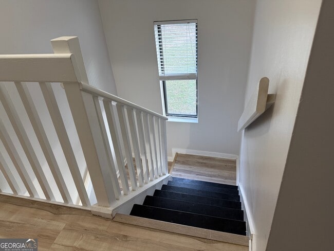 Building Photo - 20 Fairway Ln