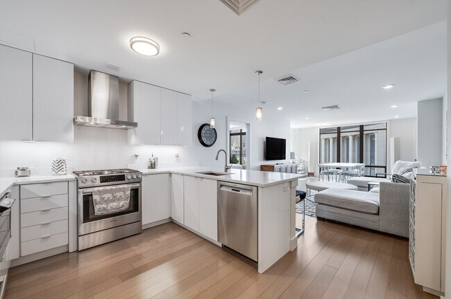 Building Photo - 121 Portland St