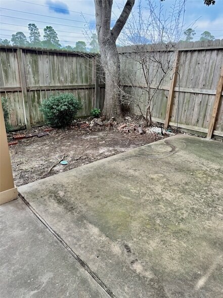 Building Photo - 16010 Limestone Lake Dr