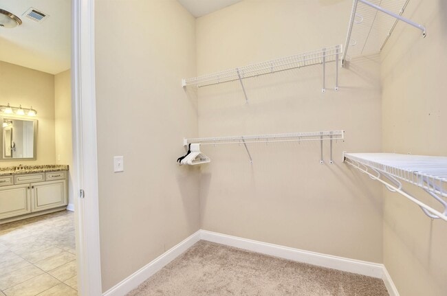 Building Photo - Spacious 4 Bed, 2.5 Bath Home in Desirable...