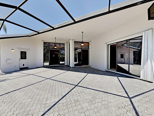 Building Photo - 1076 Deerwood Ln