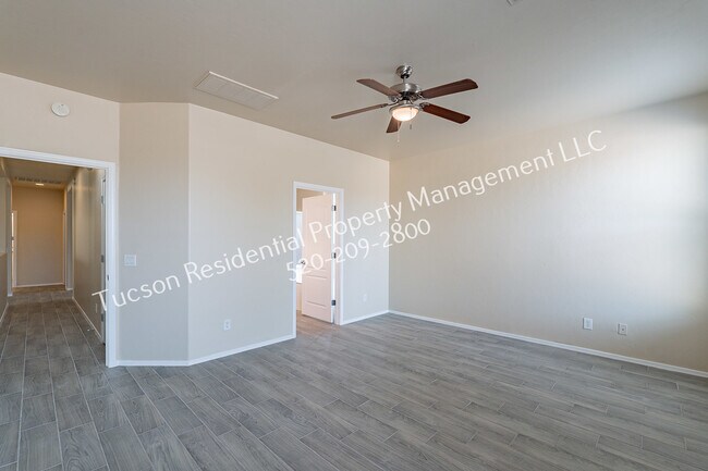 Building Photo - 4923 E Chickweed Dr