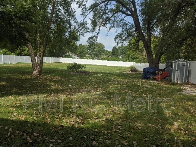 Building Photo - 16008 E T C Lea Rd