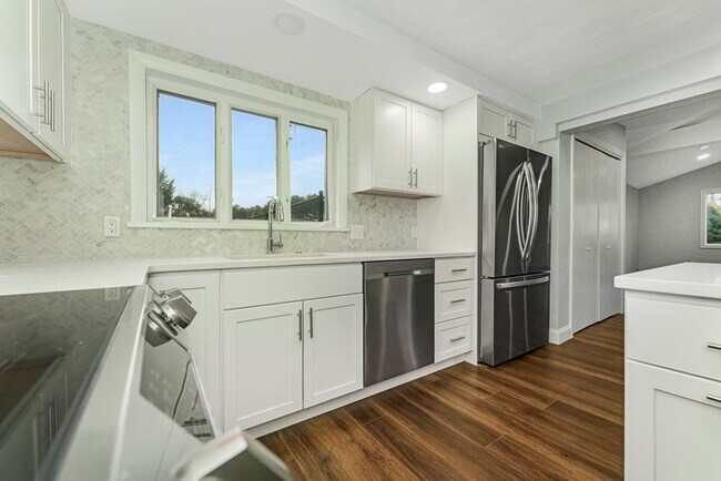 Building Photo - 57 Sloane Dr