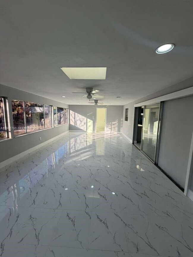 Building Photo - 4030 School Cir